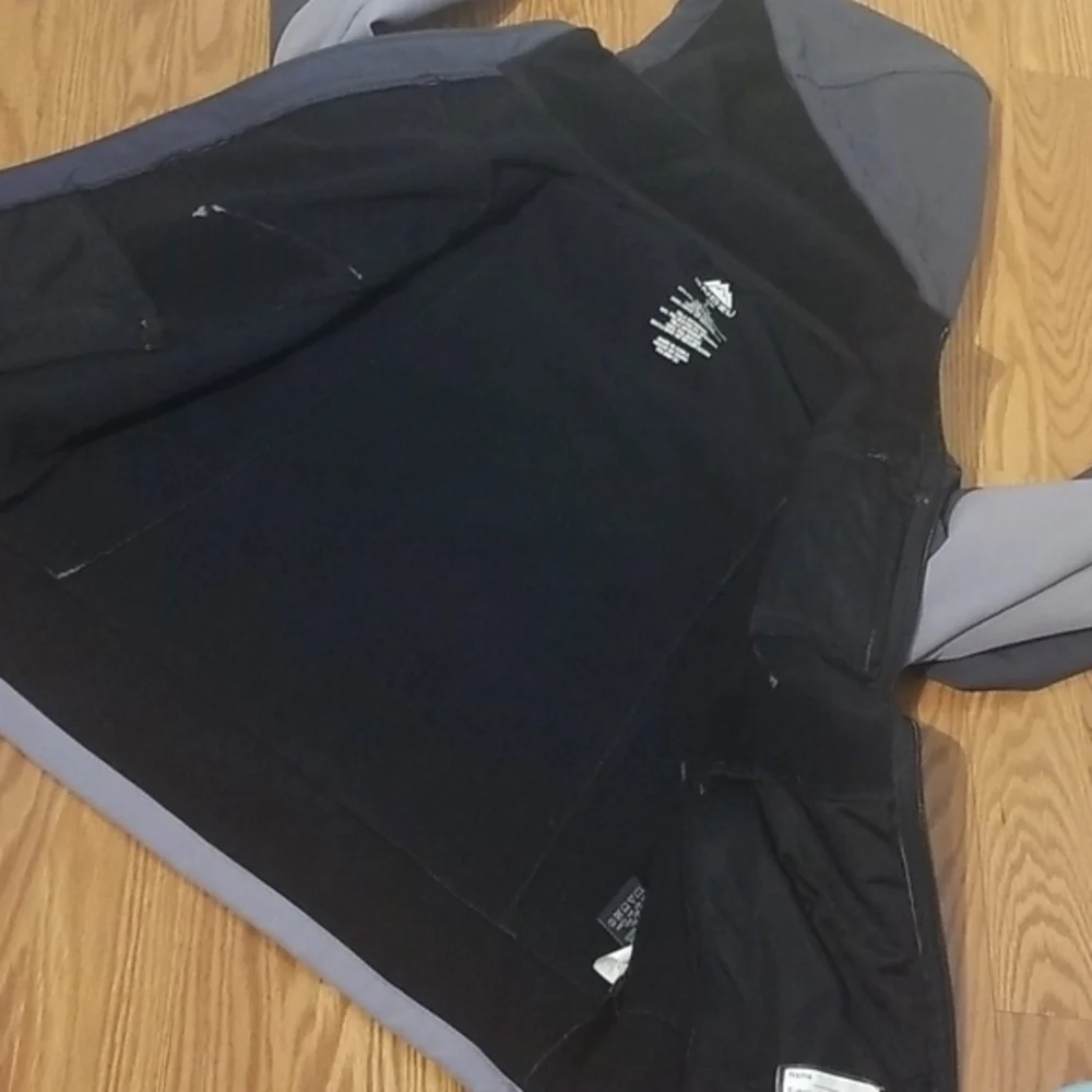 Snozu jacket  lg 14/16‎